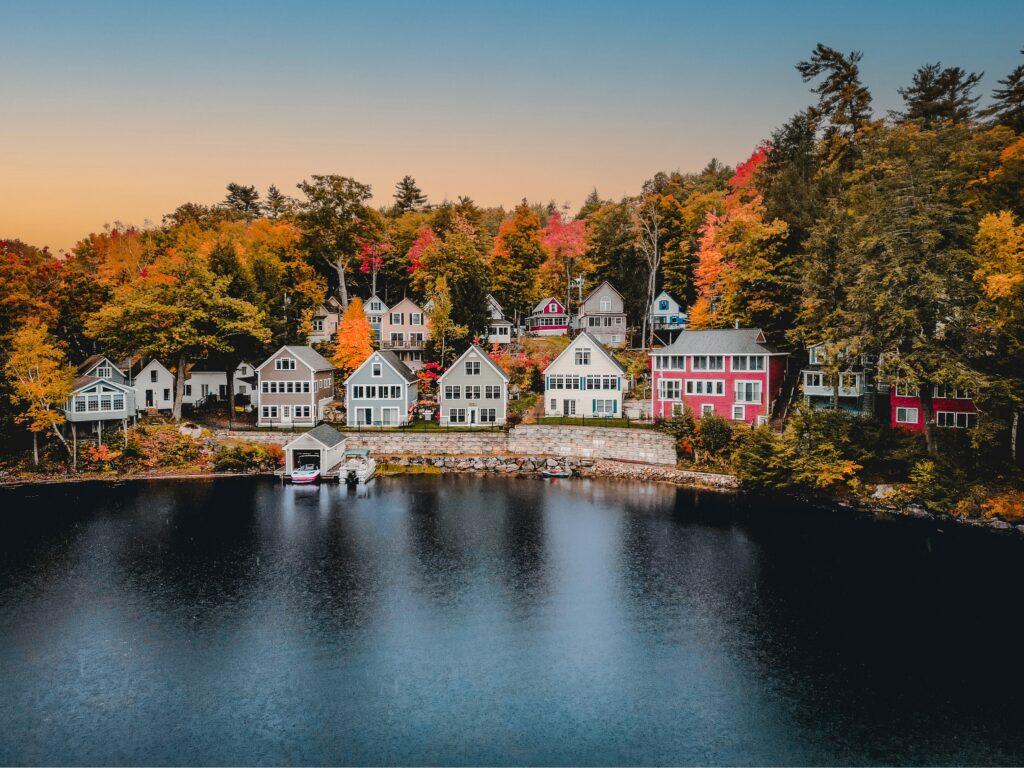A birds eye view of houses in New Hampshire beside a lake.