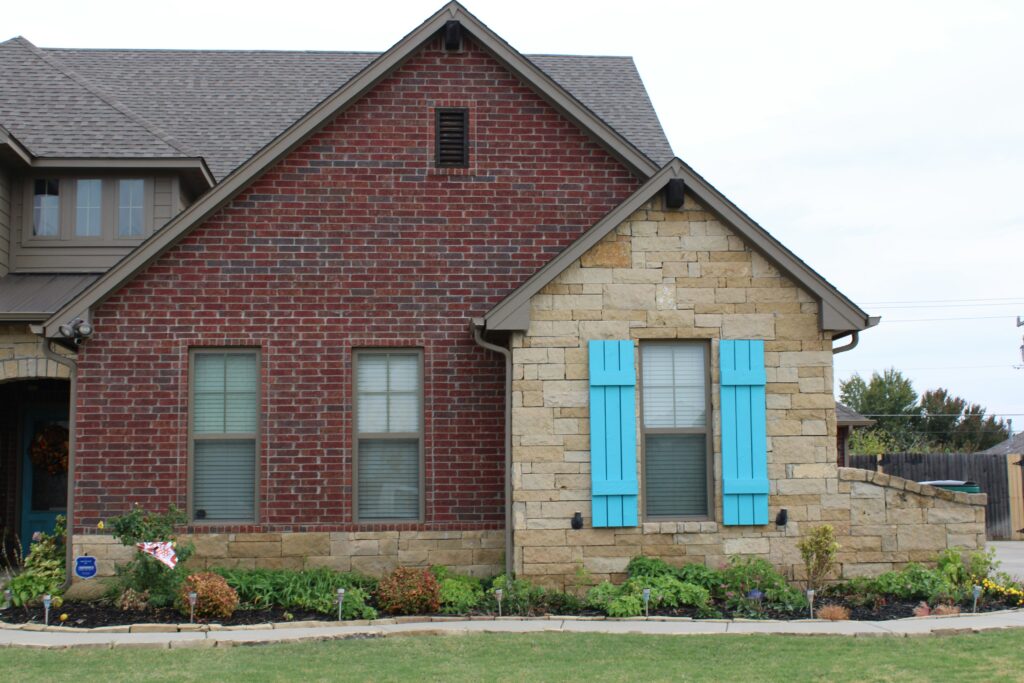 Front view of a house made with bricks in Oklahoma.